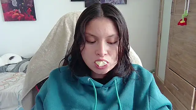 yessica gomez01 online show from May 18, 9:41 pm
