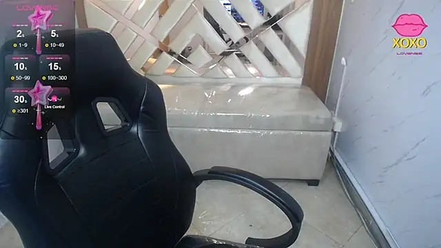 Clhoe b online show from April 1, 1:19 am