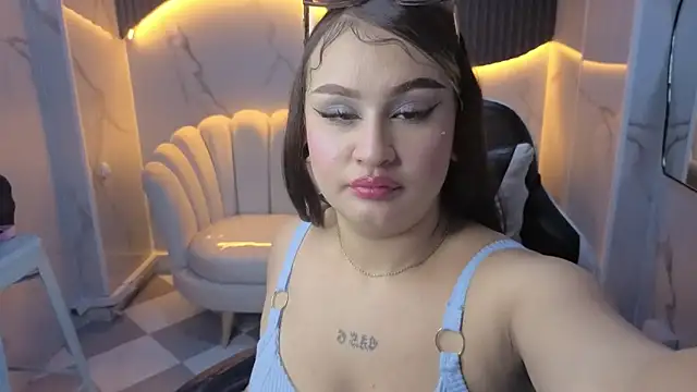 Clhoe b online show from January 14, 8:34 pm