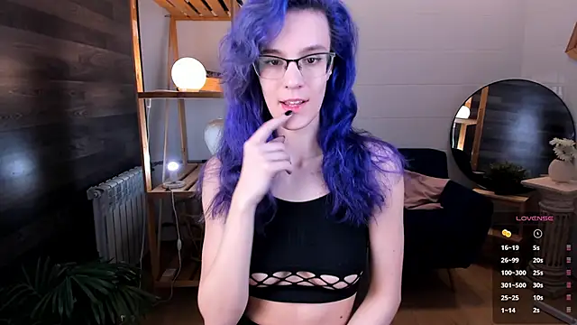 Snapshot of AuraLaunni chatting on June 21, 6:41 am AuraLaunni online show from June 21, 6:41 am