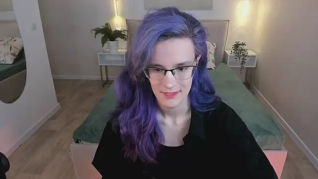 AuraLaunni online show from June 27, 7:36 am
