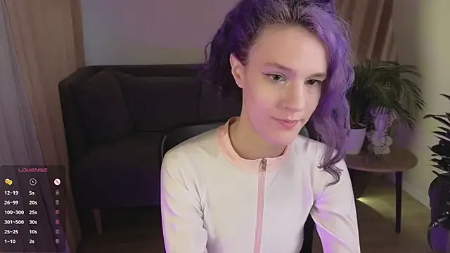 AuraLaunni online show from April 12, 6:49 am