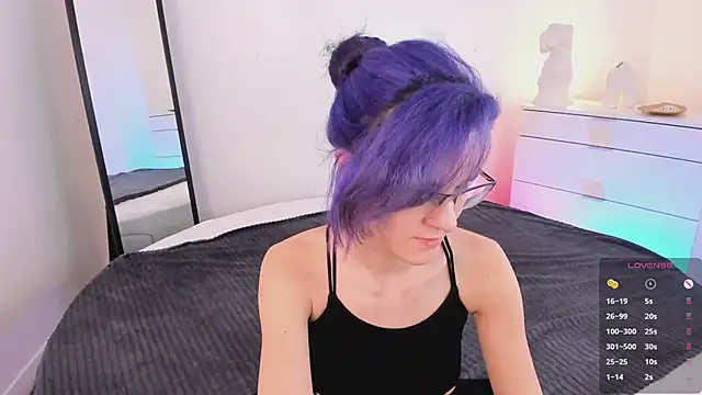 Snapshot of AuraLaunni chatting on June 20, 6:51 am AuraLaunni online show from June 20, 6:51 am