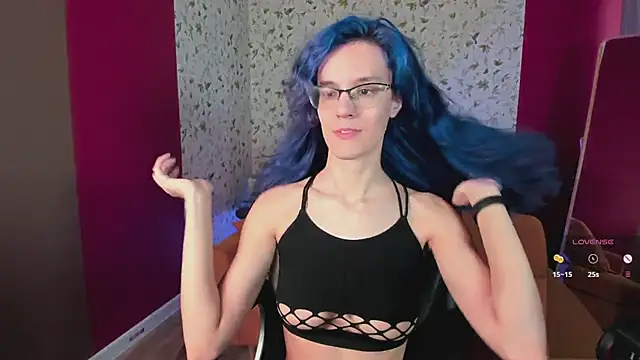Snapshot of AuraLaunni chatting on June 18, 6:56 am AuraLaunni online show from June 18, 6:56 am