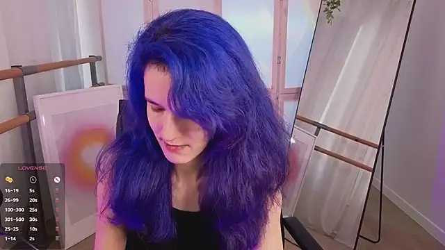 Snapshot of AuraLaunni chatting on June 10, 6:58 am AuraLaunni online show from June 10, 6:58 am