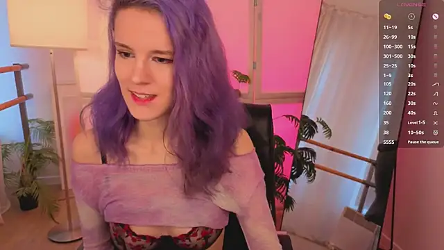 AuraLaunni online show from February 15, 7:09 am