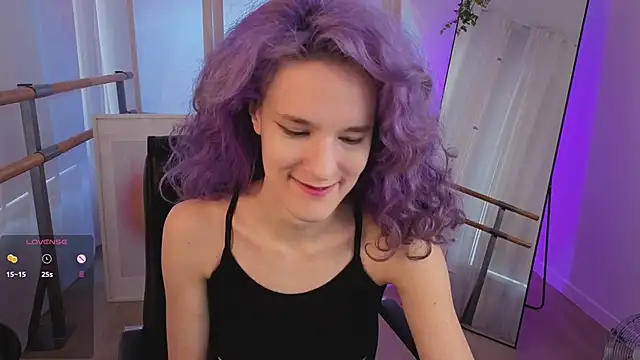 Snapshot of AuraLaunni chatting on June 5, 6:52 am AuraLaunni online show from June 5, 6:52 am