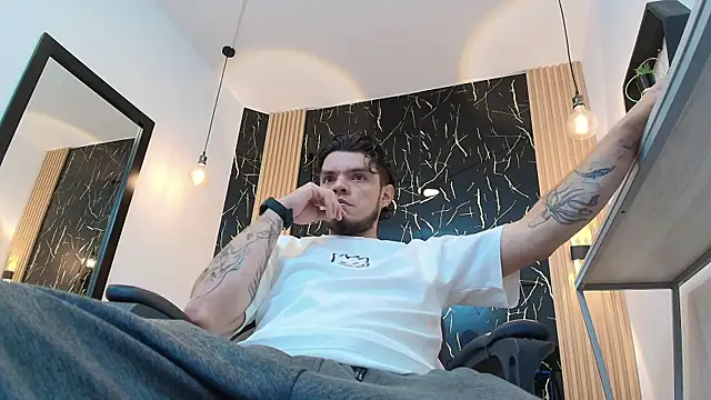 Enzo Turner online show from January 13, 3:21 am