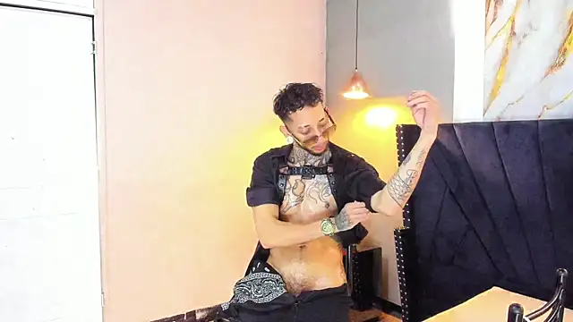 axel valtier online show from January 13, 3:43 am