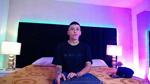 Raven Cox online show from January 13, 4:49 am