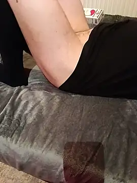 Snapshot of Masztisfiu2 chatting on February 20, 8:27 am Masztisfiu2 online show from February 20, 8:27 am