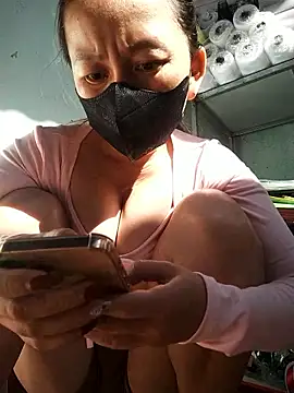 Snapshot of Rinny99 chatting on January 12, 2:29 am Rinny99 online show from January 12, 2:29 am