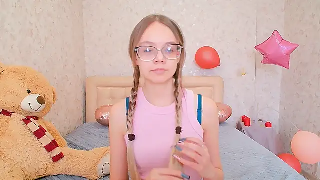 LolliStrawberry online show from March 13, 7:02 am