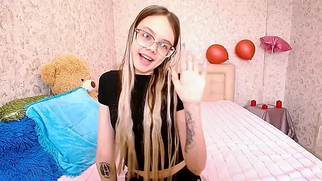 LolliStrawberry online show from March 26, 6:44 am