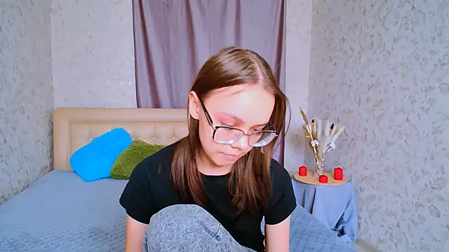 LolliStrawberry online show from April 10, 10:11 am