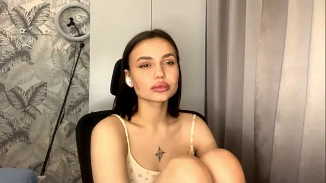 LuciaBanga online show from February 13, 10:26 am