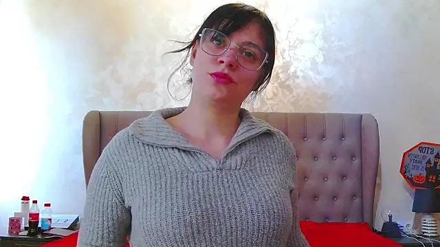 Snapshot of MaddyAllure chatting on March 2, 10:00 am MaddyAllure online show from March 2, 10:00 am