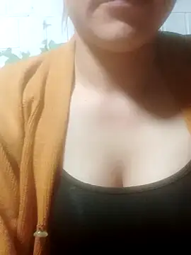 jjennyyy online show from May 18, 1:05 pm