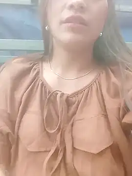 Snapshot of jjennyyy chatting on February 14, 8:25 am jjennyyy online show from February 14, 8:25 am