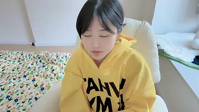 Onefiona online show from March 27, 7:39 am