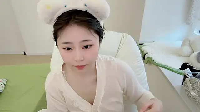 Onefiona online show from March 30, 6:48 am