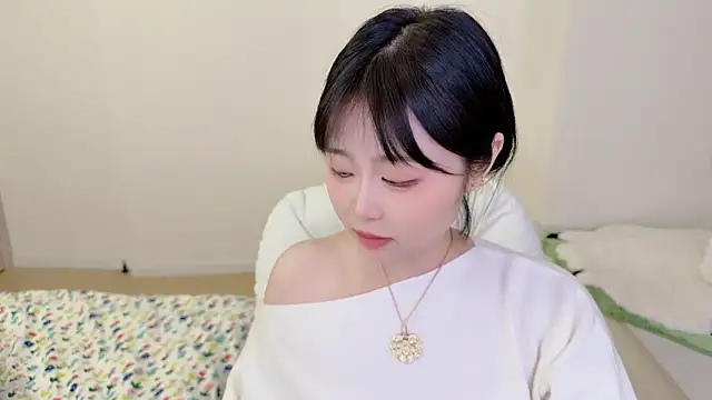 Onefiona online show from April 8, 1:45 pm