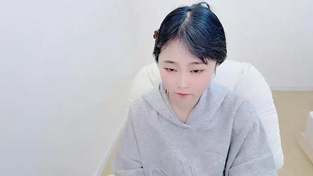 Onefiona online show from April 18, 8:49 am