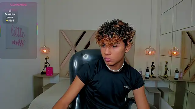 Anyelo Twink online show from May 28, 1:35 am