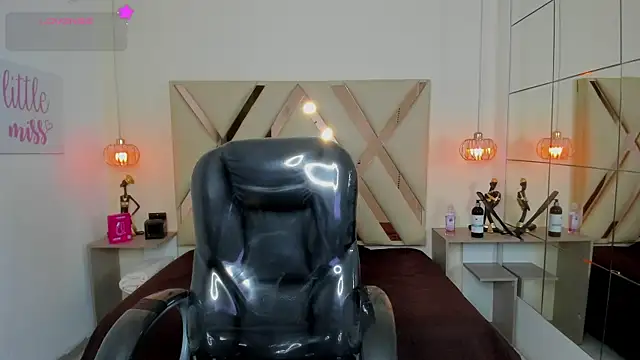 Snapshot of Anyelo_Twink chatting on June 15, 4:45 am Anyelo Twink online show from June 15, 4:45 am