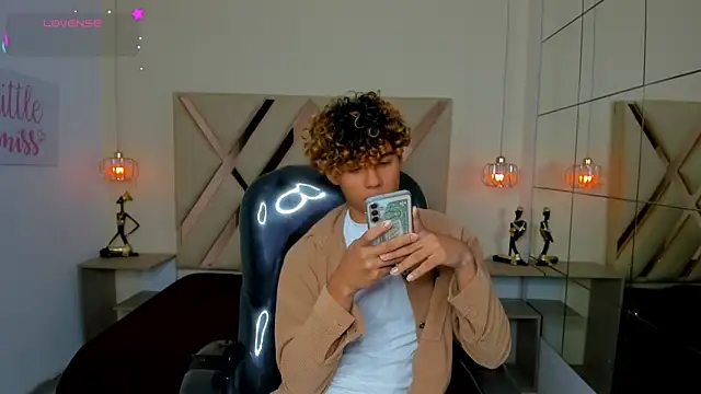 Snapshot of Anyelo_Twink chatting on July 6, 4:30 am Anyelo Twink online show from July 6, 4:30 am