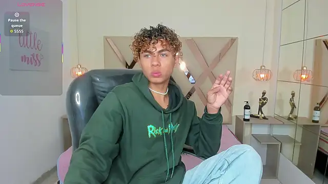 Anyelo Twink online show from May 9, 3:54 am