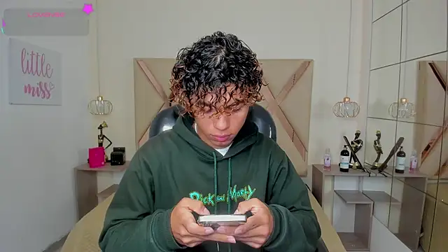 Snapshot of Anyelo_Twink chatting on June 27, 4:18 am Anyelo Twink online show from June 27, 4:18 am