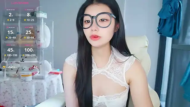 -XiaoYu-777 online show from April 11, 7:45 am