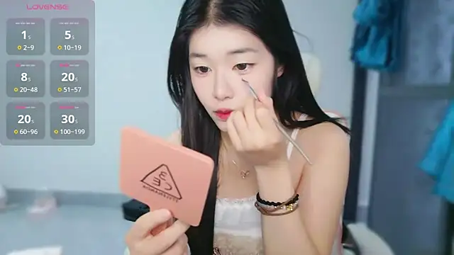 Snapshot of -XiaoYu-777 chatting on February 18, 7:39 am -XiaoYu-777 online show from February 18, 7:39 am