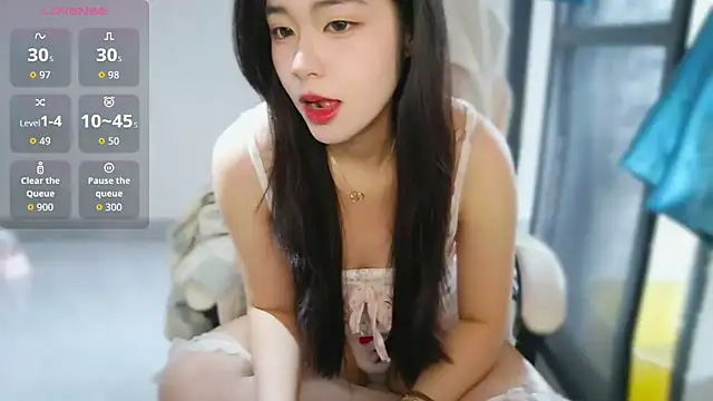 Snapshot of -XiaoYu-777 chatting on February 14, 6:35 am -XiaoYu-777 online show from February 14, 6:35 am