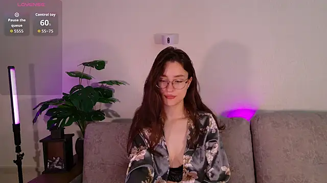 Snapshot of classy____ chatting on June 15, 4:17 pm classy online show from June 15, 4:17 pm