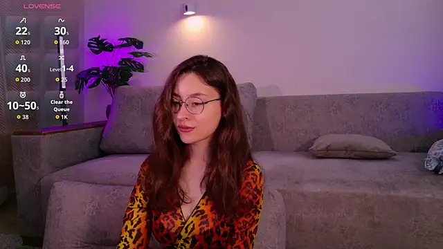 Snapshot of classy____ chatting on May 28, 3:18 pm classy online show from May 28, 3:18 pm
