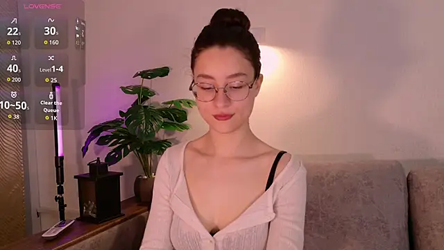 Snapshot of classy____ chatting on June 2, 3:01 pm classy online show from June 2, 3:01 pm