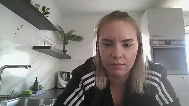 MinchenBienchen98 online show from February 26, 3:01 pm