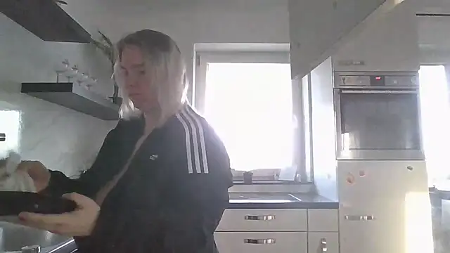 MinchenBienchen98 online show from March 6, 7:03 am