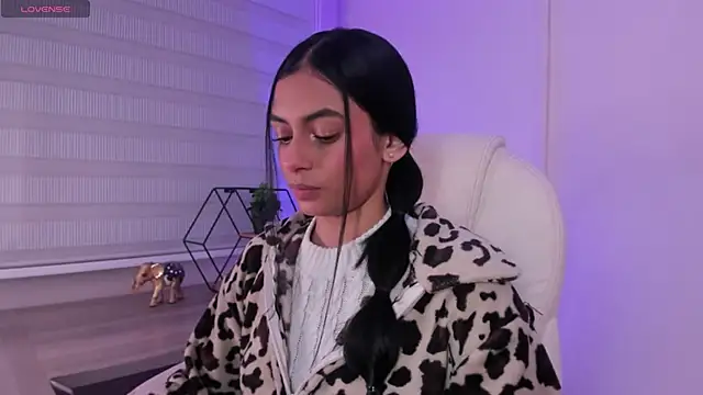 lilith petit  online show from April 8, 12:50 pm