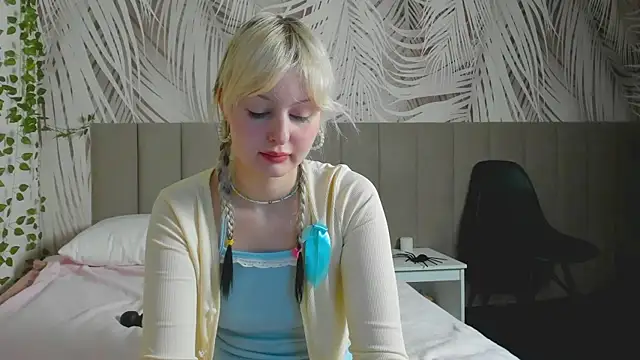 Snapshot of AdeleSilvy chatting on February 7, 1:35 am AdeleSilvy online show from February 7, 1:35 am