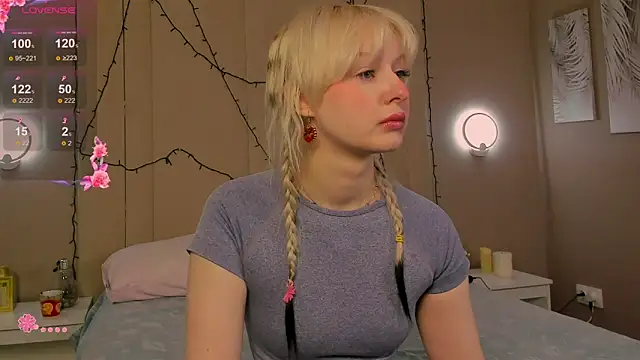 AdeleSilvy online show from March 14, 1:44 am