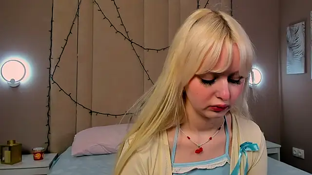 AdeleSilvy online show from April 28, 1:48 am