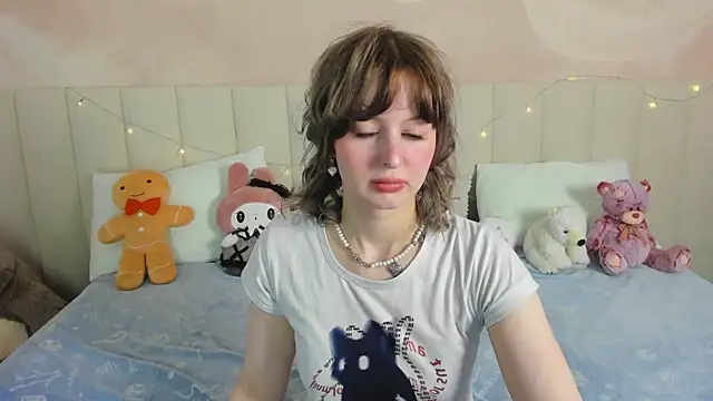 Snapshot of AdeleSilvy chatting on June 22, 1:44 am AdeleSilvy online show from June 22, 1:44 am