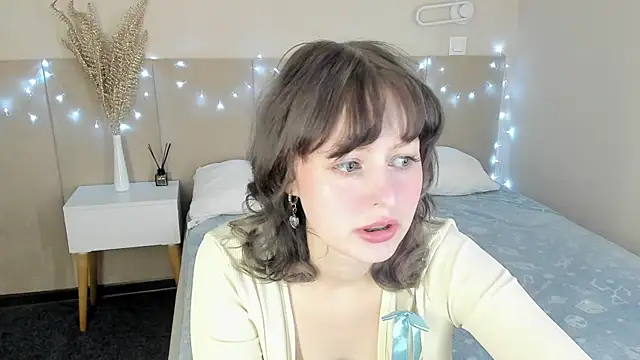 Snapshot of AdeleSilvy chatting on June 18, 1:59 am AdeleSilvy online show from June 18, 1:59 am