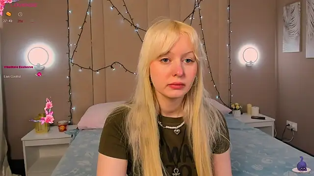 AdeleSilvy online show from April 8, 1:51 am