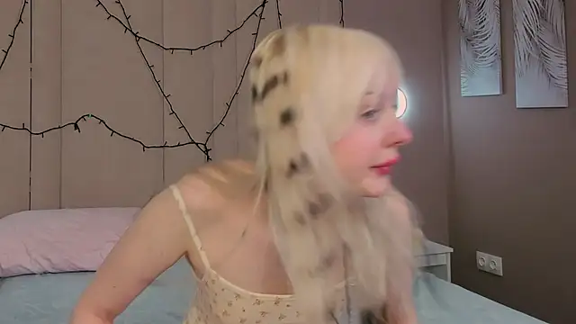 Snapshot of AdeleSilvy chatting on February 25, 2:01 am AdeleSilvy online show from February 25, 2:01 am