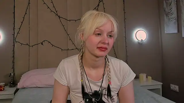 Snapshot of AdeleSilvy chatting on February 26, 2:00 am AdeleSilvy online show from February 26, 2:00 am