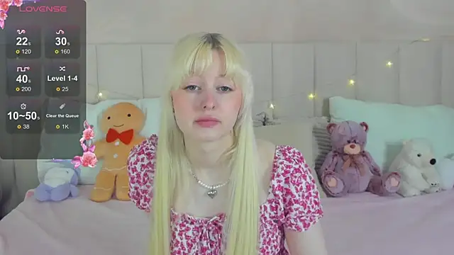 Snapshot of AdeleSilvy chatting on June 6, 1:44 am AdeleSilvy online show from June 6, 1:44 am